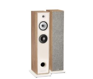 TRIANGLE BR PACKSHOT LIGHT OAK