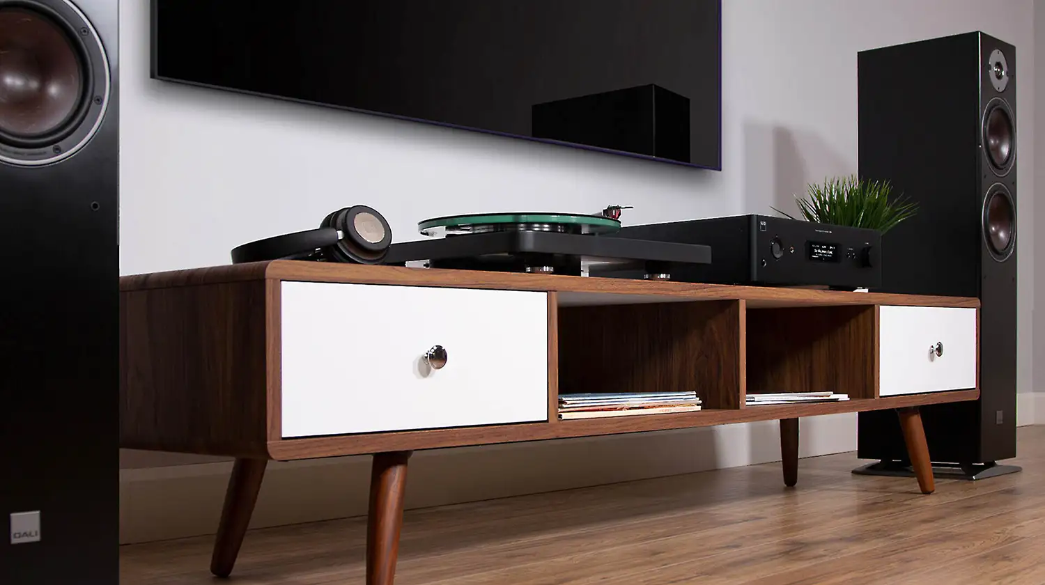 Hibridni pretočni ojačevalec Nad C 399