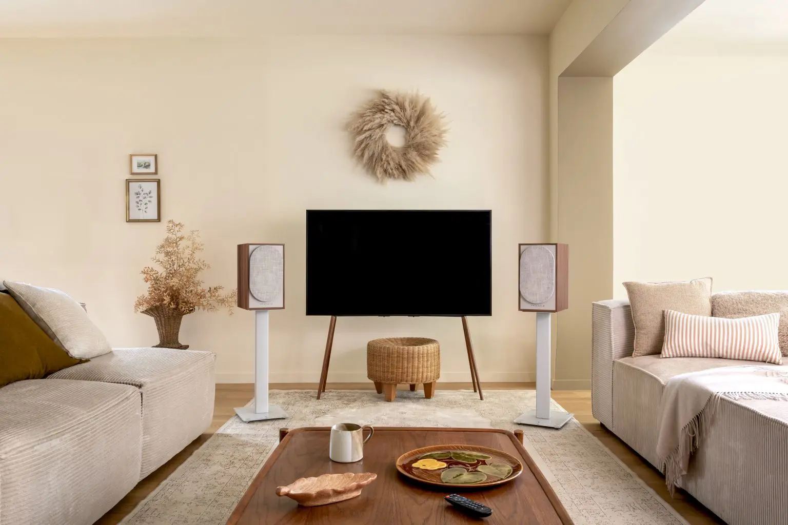 triangle_borea-connect_pictures_lifestyle_05_oak-1536x1024 (1)