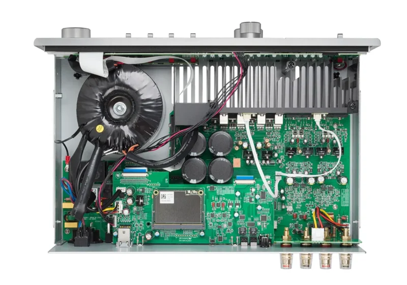 Pretočni ojačevalec JBL SA750