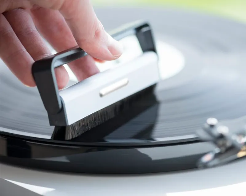 Dodatki za čiščenje in nego gramofonov