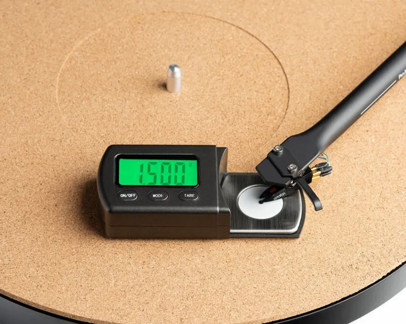 Orodja za nastavitev in vzdrževanje gramofonov