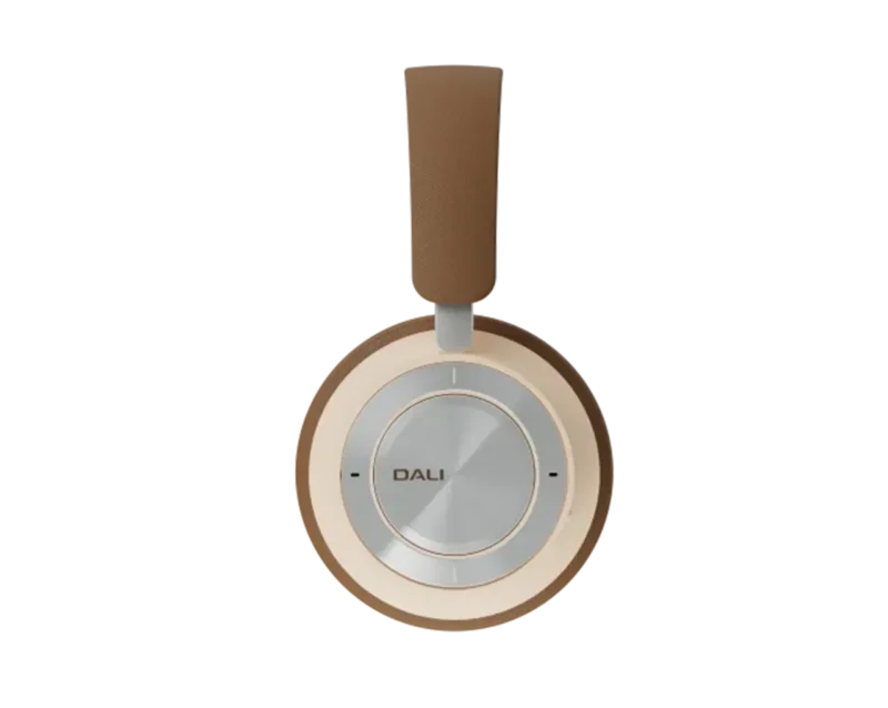 DALI IO-8 brezžične slušalke v elegantni beli barvi Caramel White z dolgo avtonomijo baterije