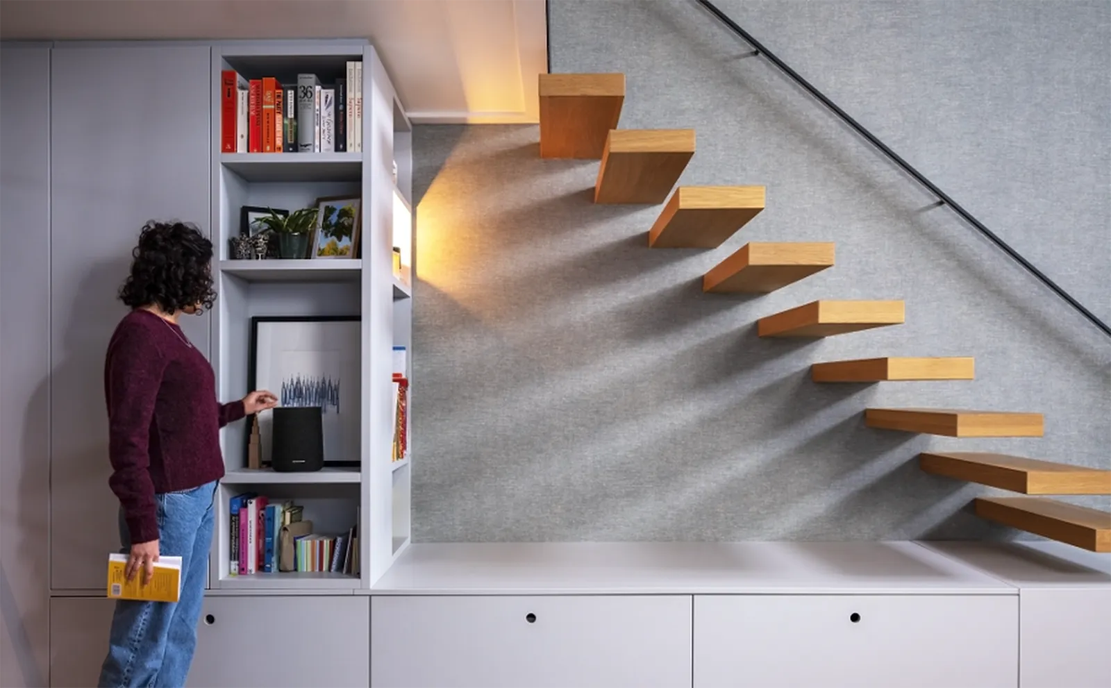 Harman Kardon Citation ONE MKIII je eleganten pametni zvočnik z vrhunskim zvokom, integriranim Google Assistantom, podporo za AirPlay in Chromecast ter dostopom do več kot 300 pretočnih storitev.