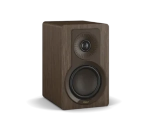 Kompaktni hi-fi zvočniki DALI KUPID v modernem skandinavskem dizajnu, primerni za police ali stensko montažo.