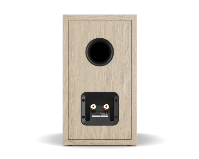 DALI SONIK 3 bookshelf zvočniki na stojalih za sodobne prostore