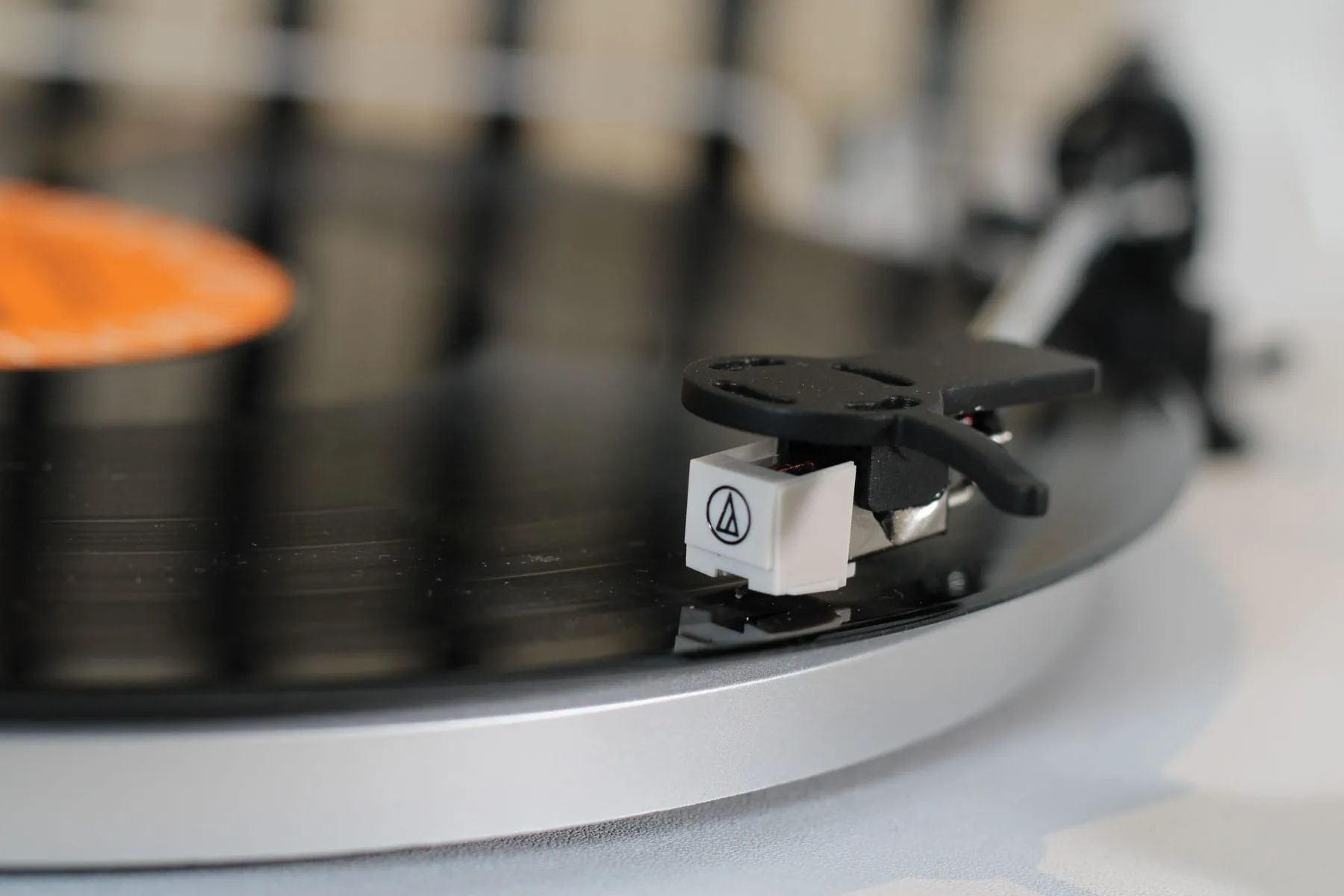 Eltax Spinster gramofon za plošče 33 in 45 RPM