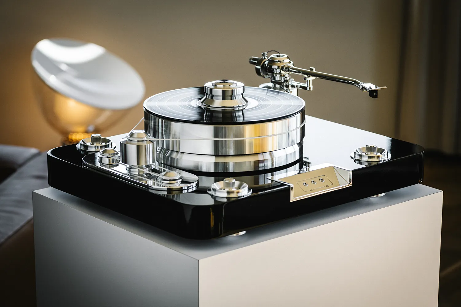 Pro-Ject Signature 12.2 referenčni gramofon premium dizajn