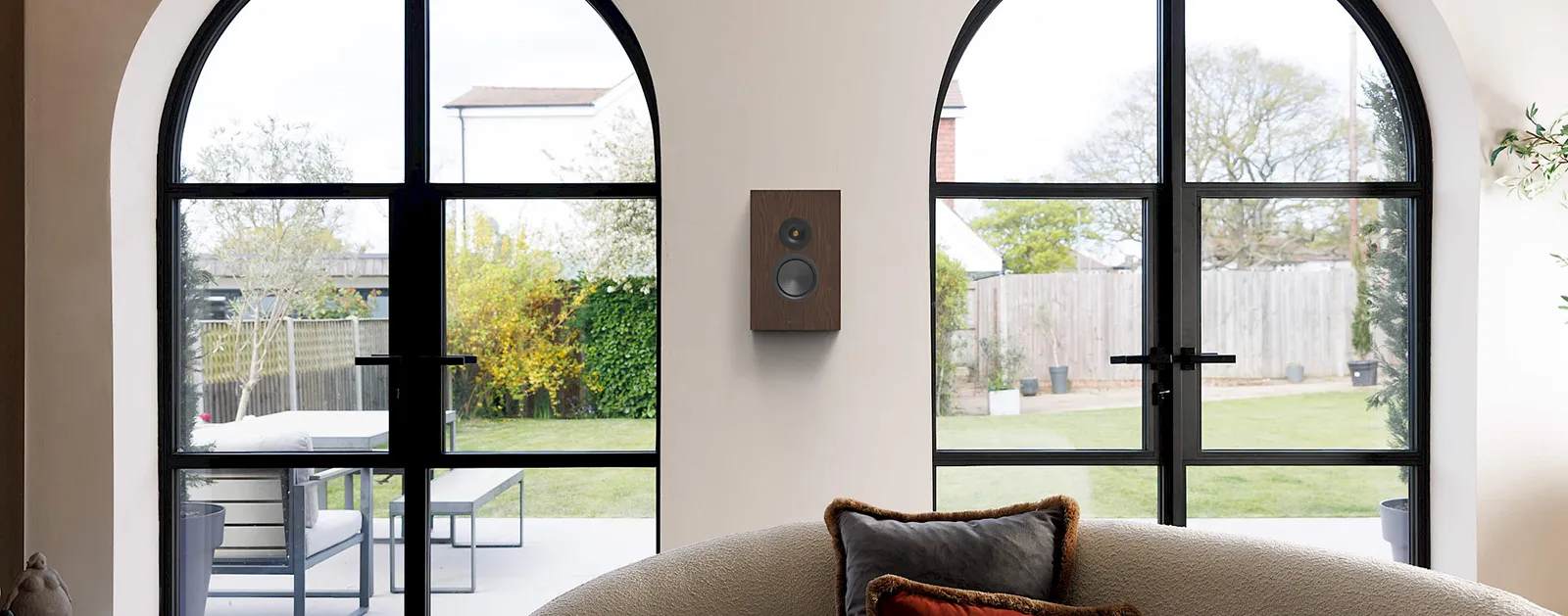 Monitor Audio Silver On-Wall 8G